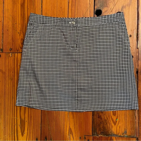 IZOD Golf Skort Size 8 Houndstooth Black and Stretch Performance Golf Tennis - Picture 1 of 9